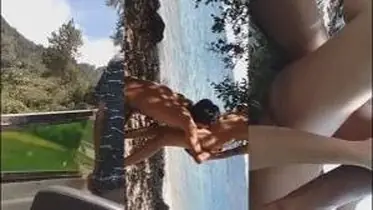Cari Pulau Sepi Demi Berduaan poster