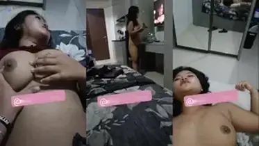 Gadis Pekerja Cantik Pasrah Goyang Kasur poster