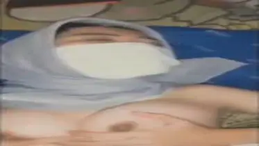 HIjab Masker Putih Merem Keenakan poster