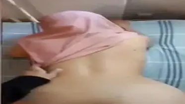 Posisi Enak Sama Cewek Hijab poster