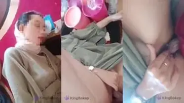 Ukhti Hijab Lebaran Cantik Pasrah Goyang Kasur poster